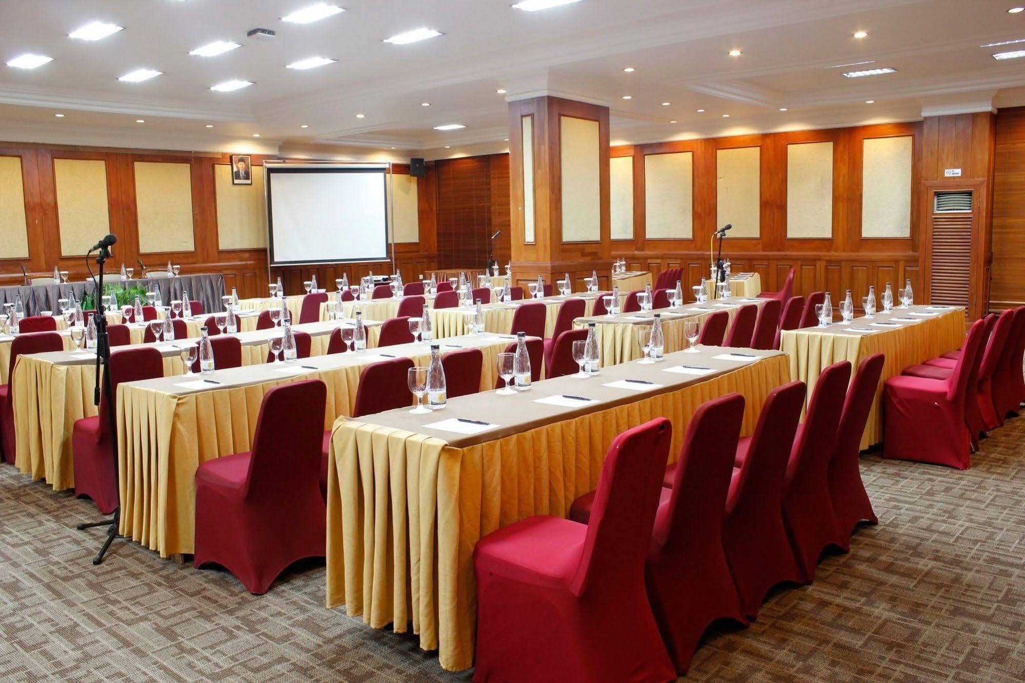 Singgasana Hotel נקסר מראה חיצוני תמונה