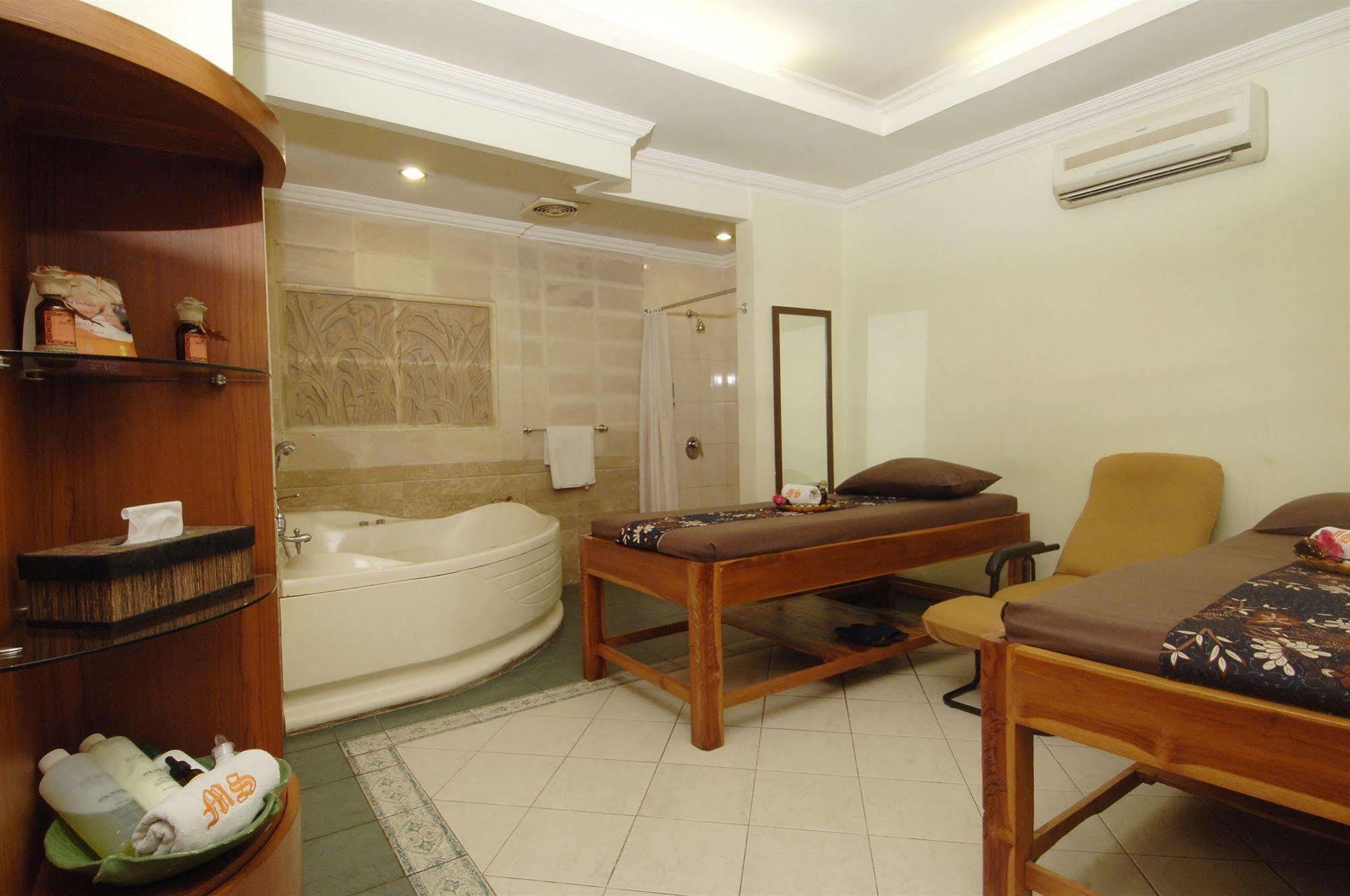 Singgasana Hotel נקסר מראה חיצוני תמונה